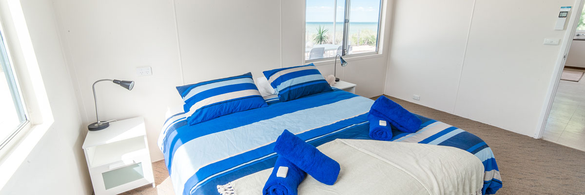 Mackerel-Islands-accommodation-beachfront-cabin-bedroom-2-slider